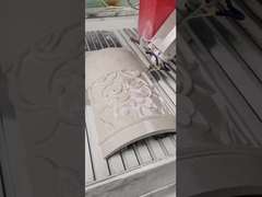 CNC-freesmachine met een enkel kopje en een schommelkop voor booggebogen oppervlak